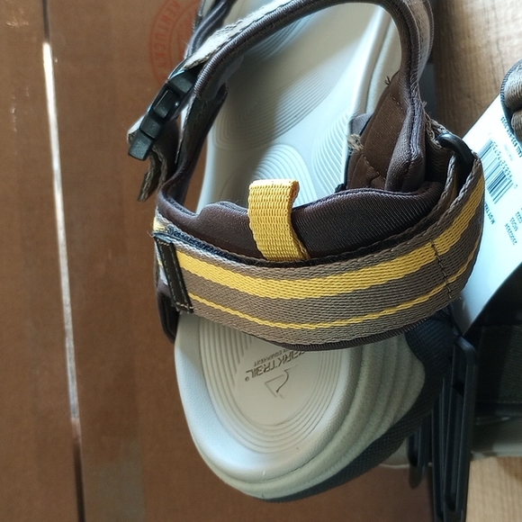 Ozark Trail heavy sandles - Picture 3 of 4